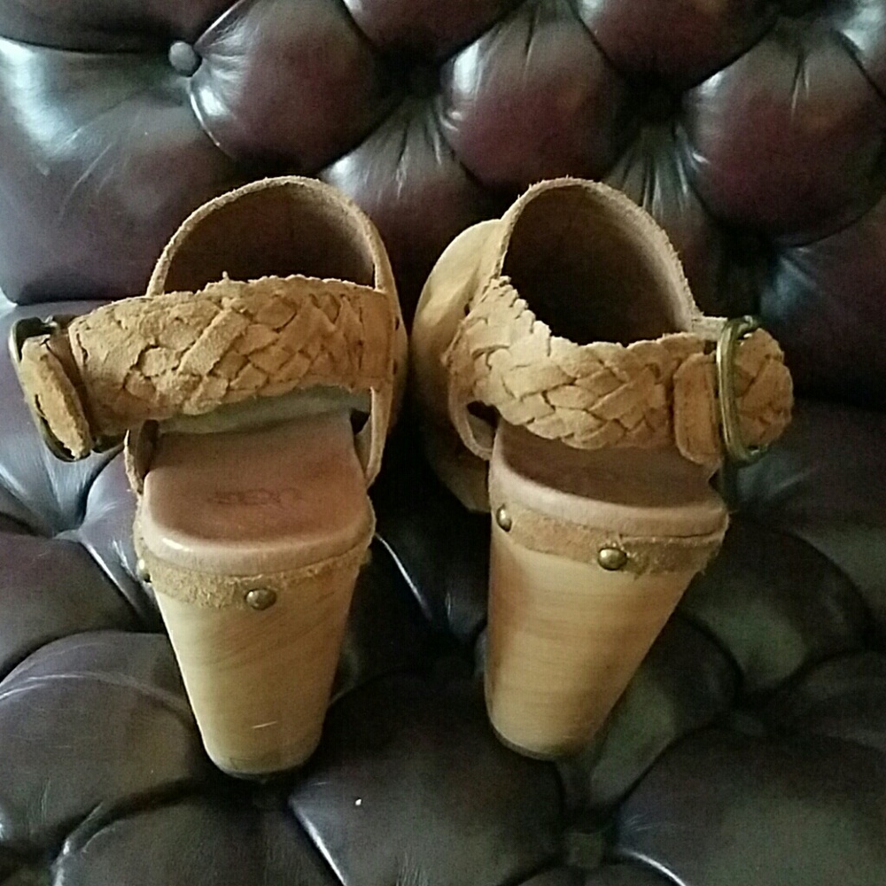 Uggs Clogs - image 4